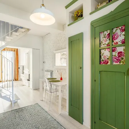 Bright Loft - Free Private Parking Appartement