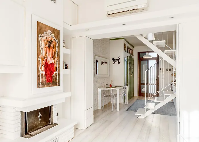 Bright Loft - Free Private Parking Apartment *