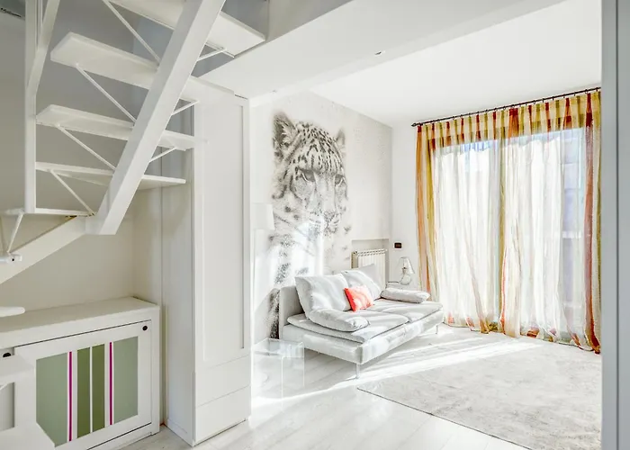 Bright Loft - Free Private Parking Apartment