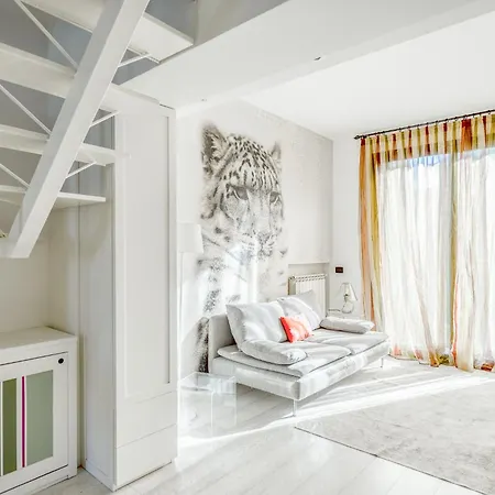 Bright Loft - Free Private Parking Appartamento